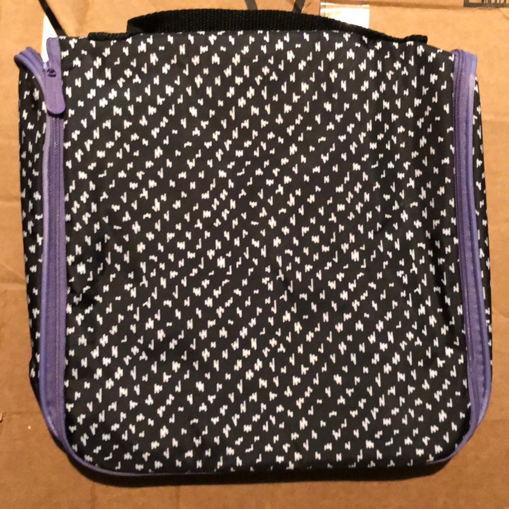 Hanging travel case